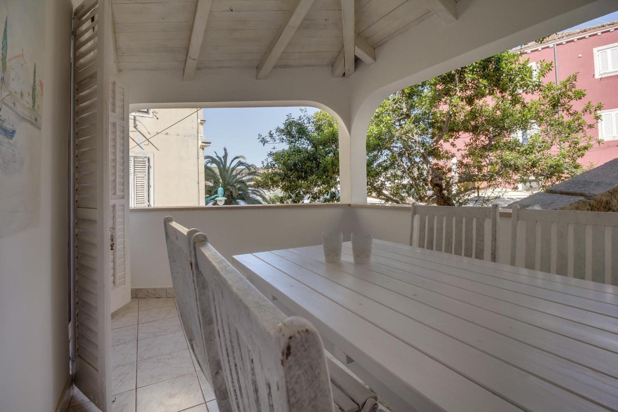 Apartments Mandarina Mali Losinj Room photo